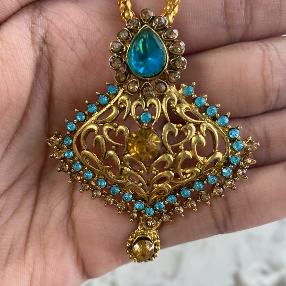 Earring and necklace set - Picture 1 of 3